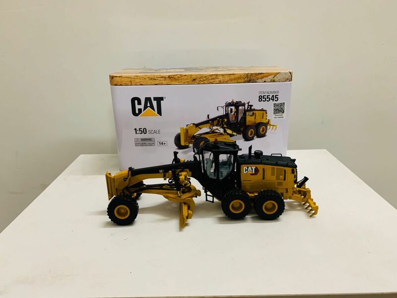 DM 14 Motor Grader 1:50 Scale Metal Model By DieCast Masters 85545 New in Box