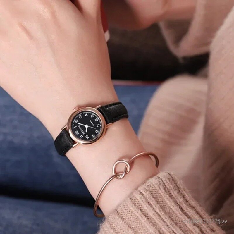 Relógio de pulso de couro retrô para mulheres, mini relógio design para senhoras, relógio vestido feminino, moda requintada, pequena marca