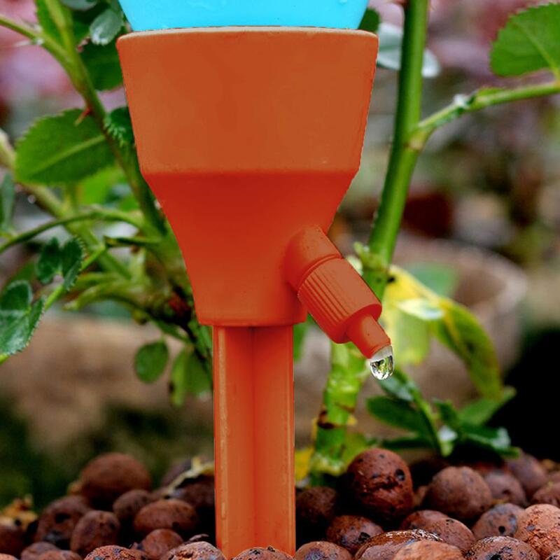 Tanaman penyiraman Spike otomatis Drip Volume yang dapat disesuaikan melindungi tanaman liburan plastik tanaman penyiraman saham untuk rumah kaca Supply