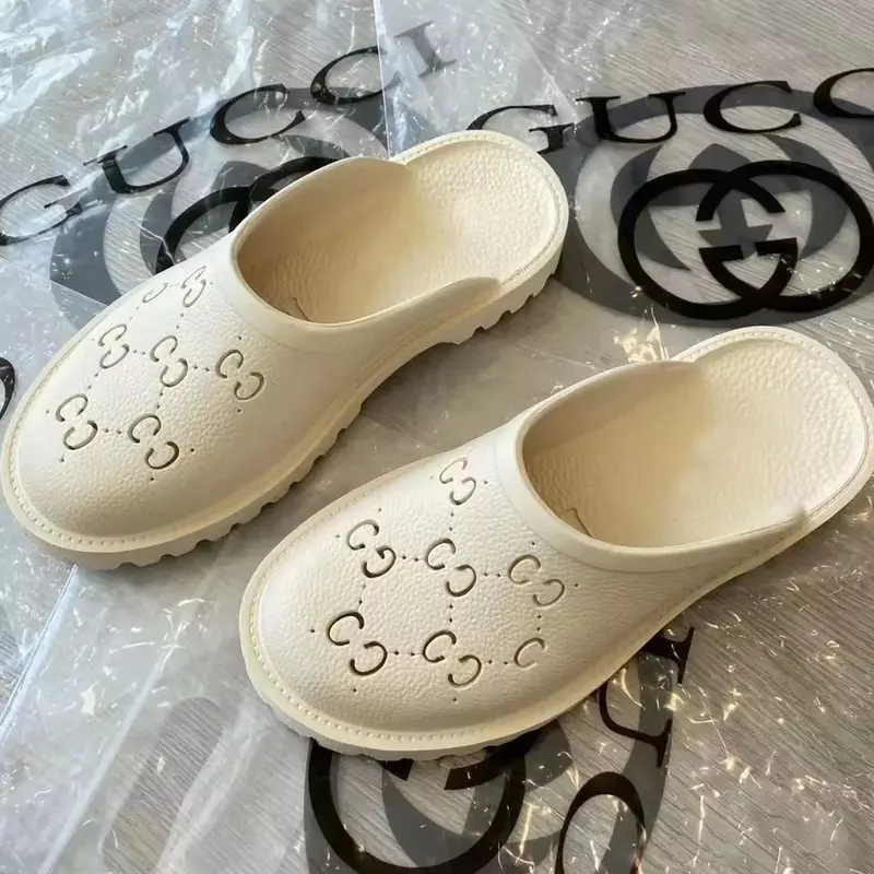 Nuove scarpe Baotou Hole con fondo piatto e tacco medio alla moda e versatili traspiranti antiodore da indossare per interni ed esterni