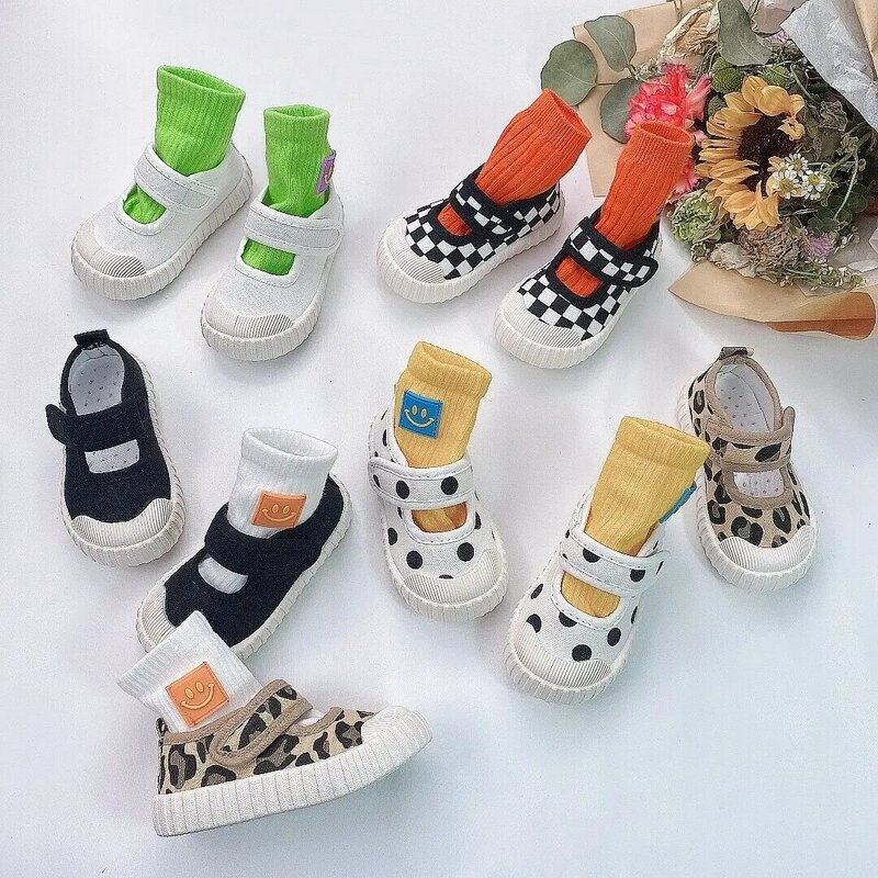 Baby Canvas Shoes 2023 Primavera e Outono Novas Crianças Board Shoes Sapatos Solteiros para Meninas Sapatos Casuais para Meninos