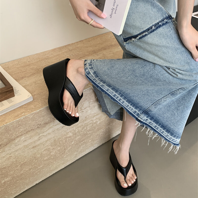 Sommer klobige Frauen Hausschuhe Mode elegante Clip Toe Plattform Keile Ferse Rutschen Schuhe Damen Casaul Outdoor Strand Sandalen