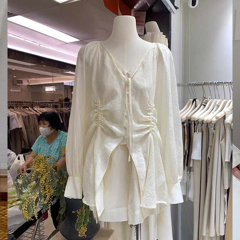 مجموعة UMI MAO-Korean أنيقة طراز كلاسيكي قميص بأكمام طويلة وشورت واسع الساق ، رباط برباط على شكل حرف V ، رباط مطوي ، خصر مرتفع ، متعدد الاستخدامات