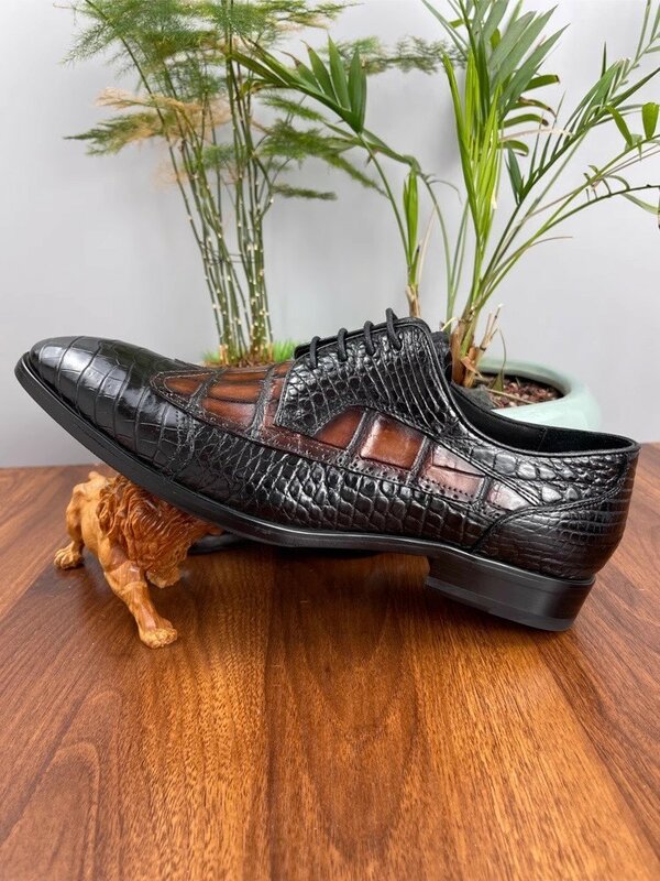 Sepatu pantofel kulit buaya bisnis buatan tangan pria Fashion berenda ujung lancip sepatu Derby kulit asli disesuaikan 15 hari