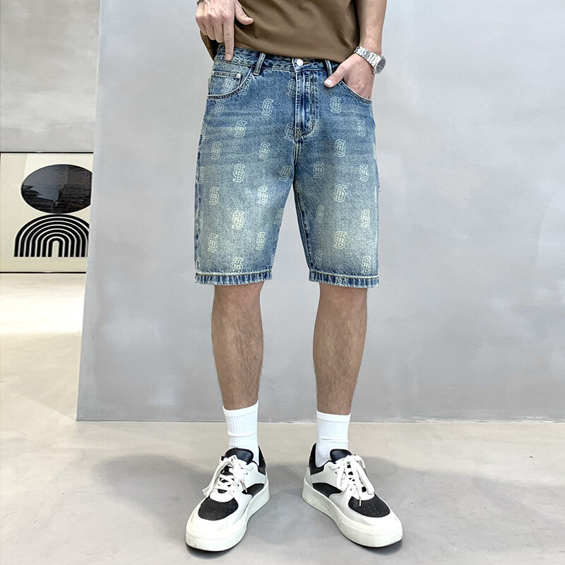Celana Denim pria, musim panas baru cetak Denim celana pendek pria kasual longgar kepribadian serbaguna trendi kaki lurus setengah celana