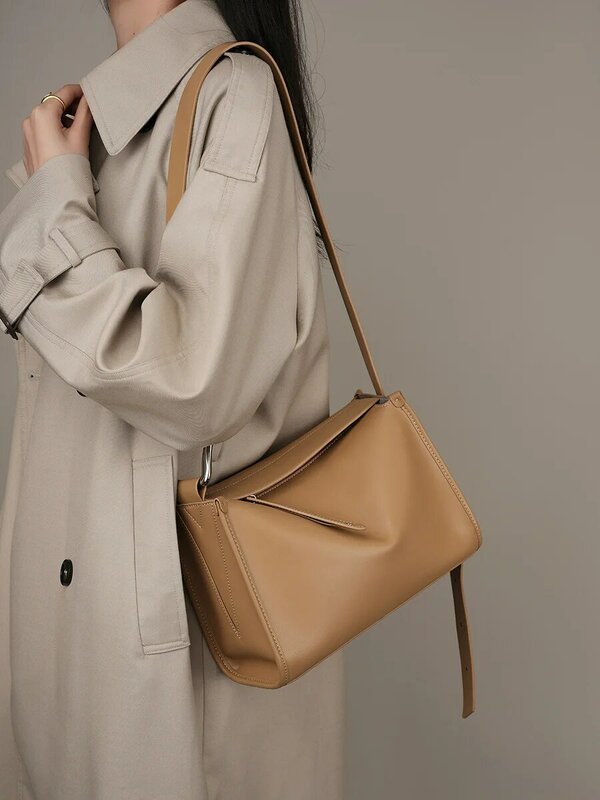 Borsa a tracolla, borsa da donna dal design minimalista, borsa a tracolla da donna di lusso di nicchia in pelle