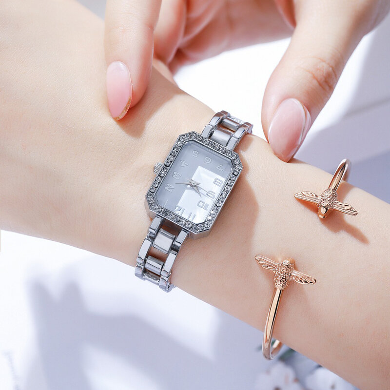 Luxe Dameshorloge 2023 Nieuwe Eenvoudige Vierkante Volledig Diamant Digitale Quartz Watche Goud Roestvrijstalen Armband Dameskleedklok