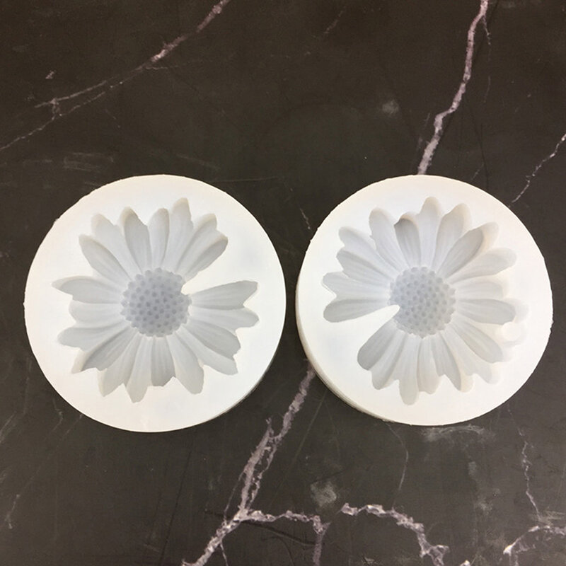 Daisy Chamomile Flower Silicone Mold With Hole Car Aromatherapy Epoxy Handmade Soap Candle Mold DIY Decoration Candy Icing Mold
