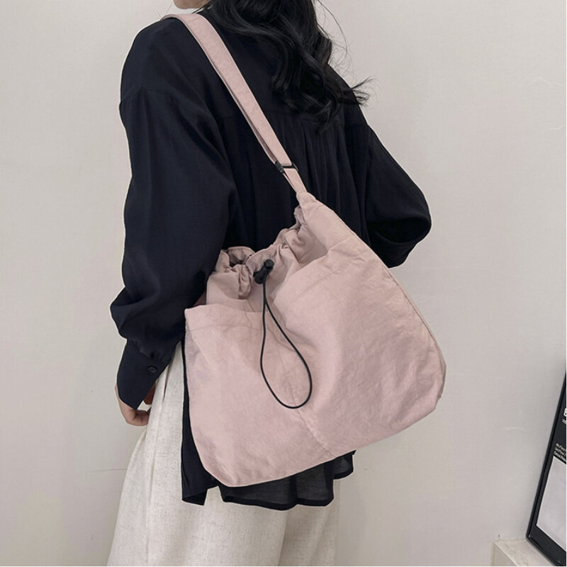 Leisure Woman Tote Bag New Fashionable Canvas Bucket Shoulder Bag Large Capacity Student Commuting Crossbody Bag
