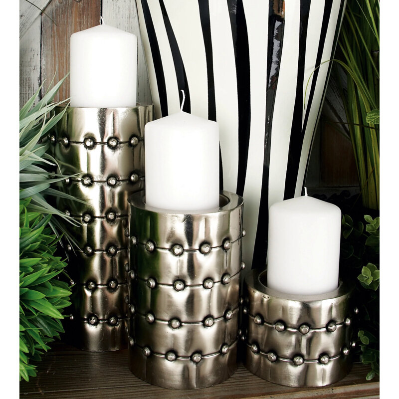 Portacandele a colonna fatto a mano in metallo argento con 3 candele DecMode con borchie, Set di 3