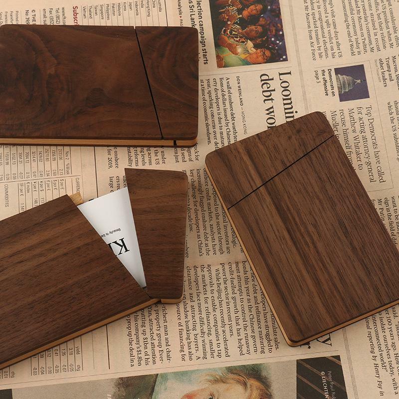 1 buah wadah kartu kayu kecil portabel kayu penutupan magnetik penyimpanan kartu ID kredit tempat kartu bisnis dompet tas tangan saku
