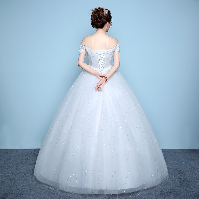 Платье свадебное с открытыми плечами и V-образным вырезом
