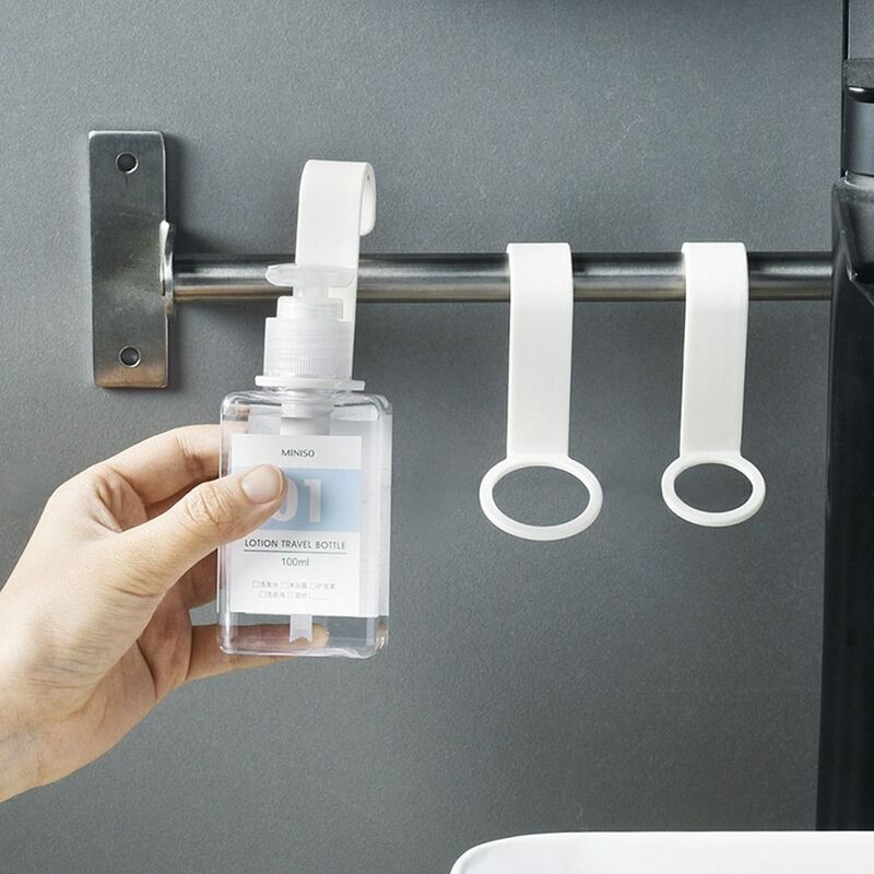 ชั้นแขวนเจลอาบน้ำพลาสติก8ชิ้นชั้นวางของในห้องน้ำสีขาวแขวนขวดเครื่องจ่ายสบู่เหลวตะขอแขวนขวดเจลอาบน้ำ