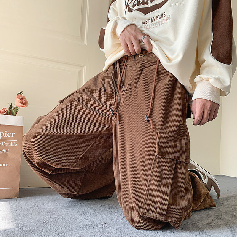 Pantaloni da uomo marroni Y2K larghi giappone pantaloni oversize in velluto a coste larghi pantaloni Cargo a gamba larga pantaloni sportivi da uomo Casual Streetwear coreano