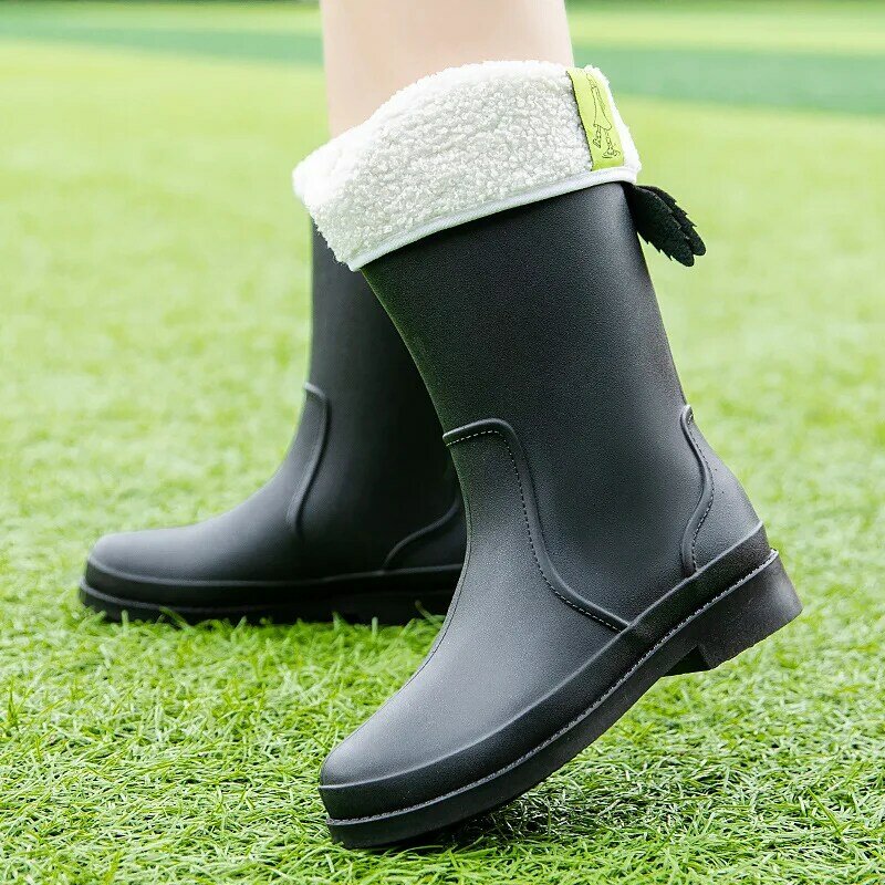 Stivali da pioggia caldi a metà polpaccio di nuova moda scarpe da lavoro impermeabili comode all'aperto stivali da acqua in tinta unita da donna