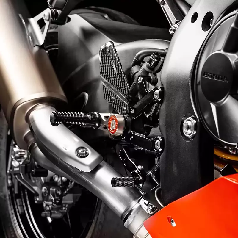 CNC Aluminum Carbon Fiber Motorcycle Foot Pegs Rest Rearset Rear Set Footrest for Yamaha R1 R1M YZFR1M YZFR1 2015-2023 2022 2023