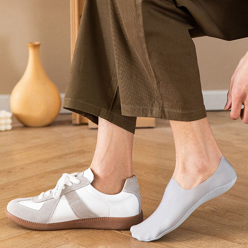2023ฤดูร้อนใหม่ที่มองไม่เห็นถุงเท้าสำหรับชายผ้าไหมน้ำแข็งลื่นถุงเท้า Trace สบายๆผู้ชายคลาสสิกถุงเท้า Breathable