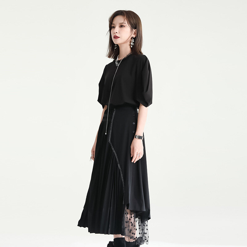 2024 Summer new black bubble sleeve T-shirt French retro show thin pleated half skirt two-piece female