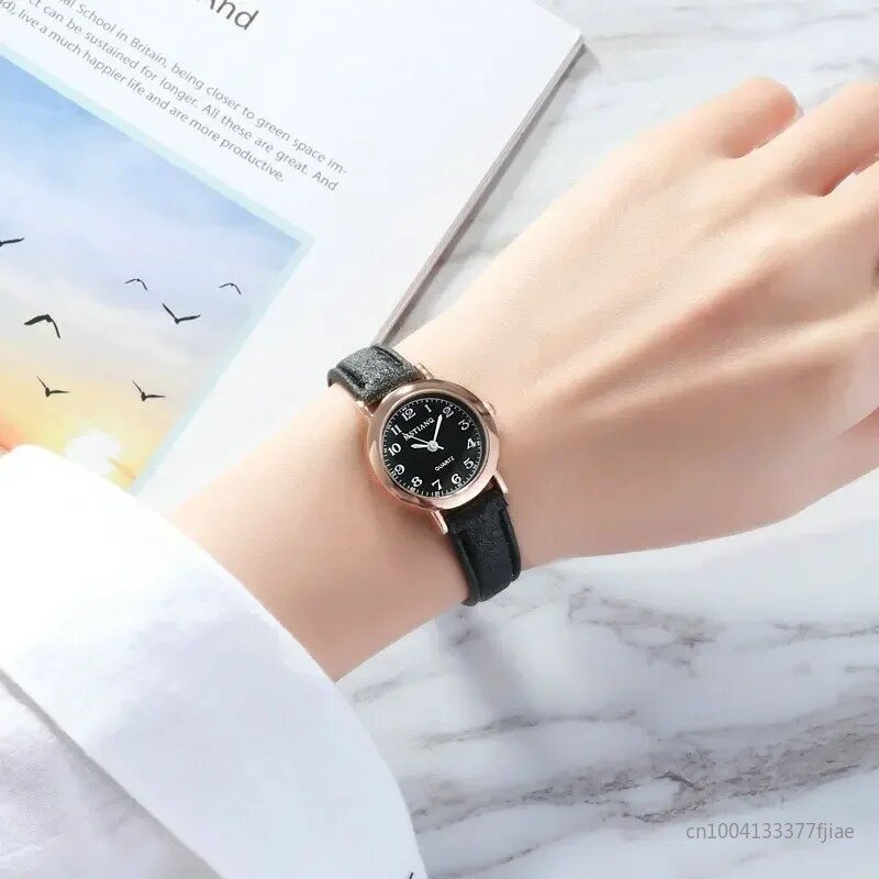 Jam tangan gaun wanita kecil cantik jam tangan wanita kulit Retro jam tangan desain Mini mode wanita