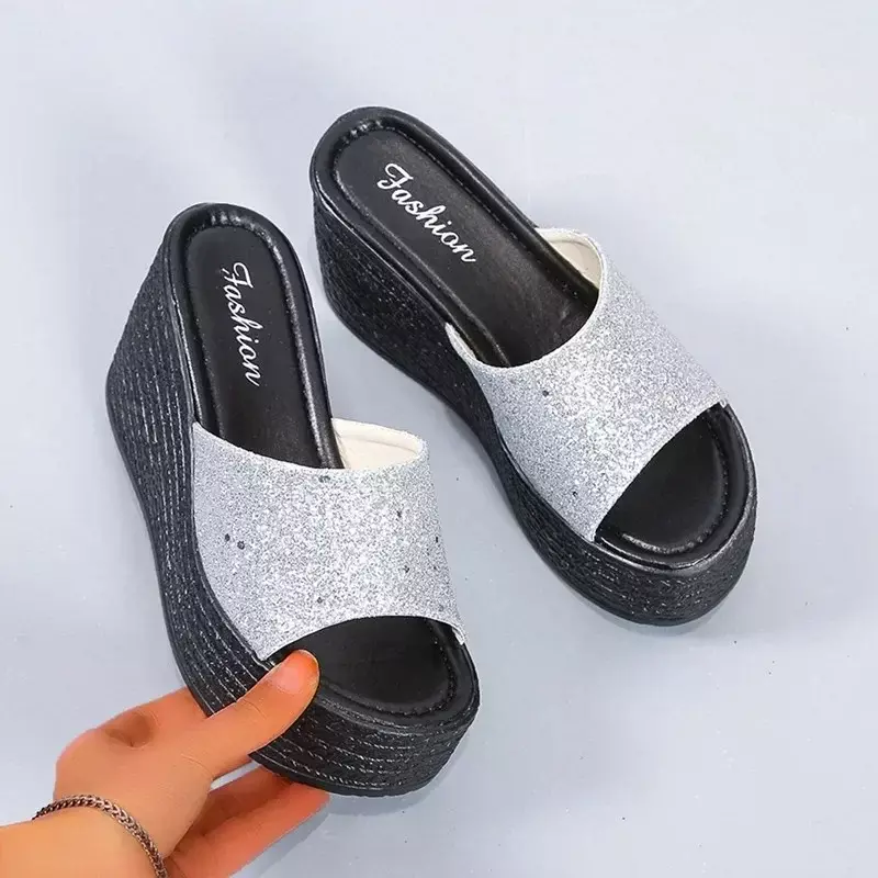 Klapki damskie 2024 lato nowa moda koturna gruba podeszwa buty na plażę dla kobiet modna gruba klapki na obcasie kobieca Zapatos Mujer