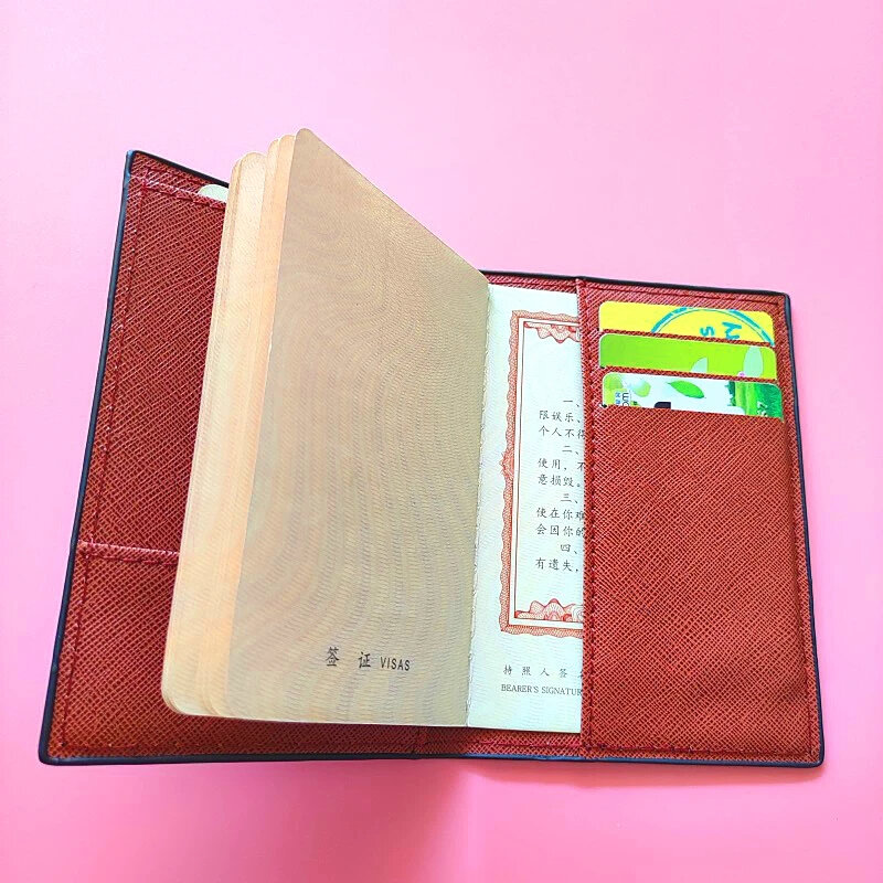 Обложка для паспорта с колокольчиком и отделением для кредитных карт
