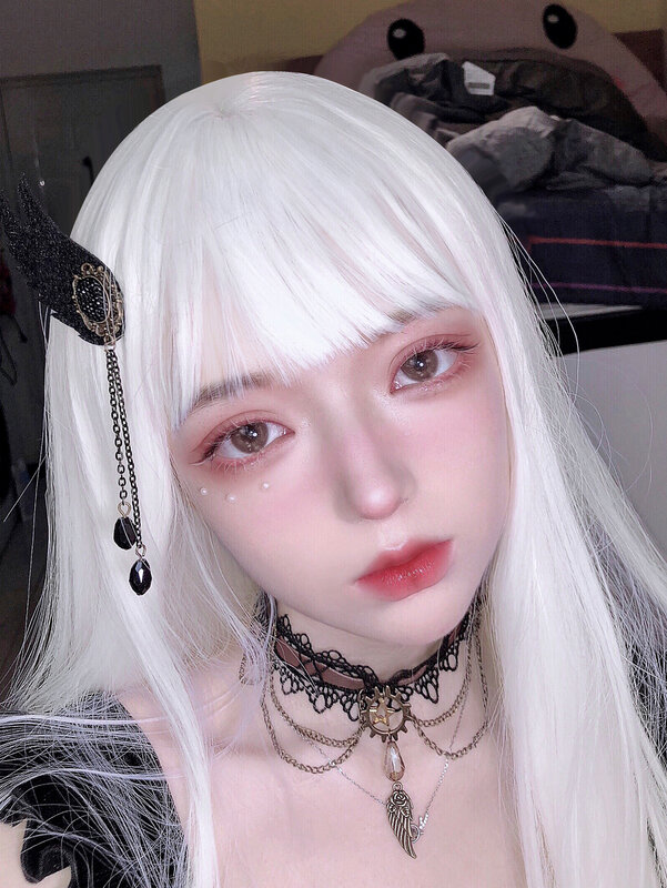 Wig sintetis Lolita gaya Gotik putih murni 26 inci dengan Wig panjang lurus alami untuk wanita potongan tidak tahan panas