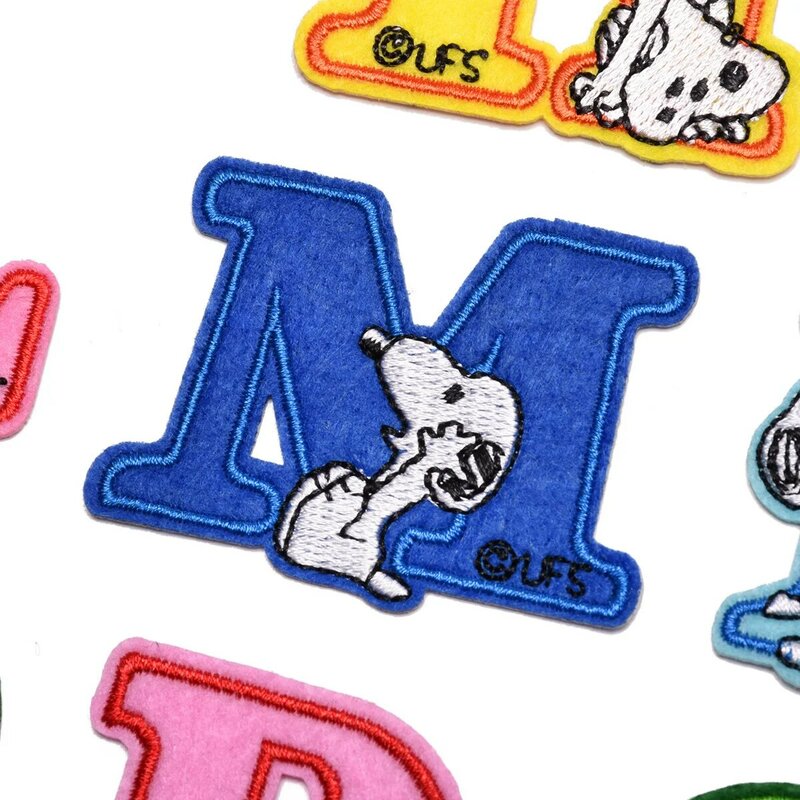 Parches bordados de Snoopy de Anime para ropa, letras Kawaii, dibujos animados, chaqueta, sombrero, zapatos, insignias Diy, pegatinas de apliques, 1 unidad