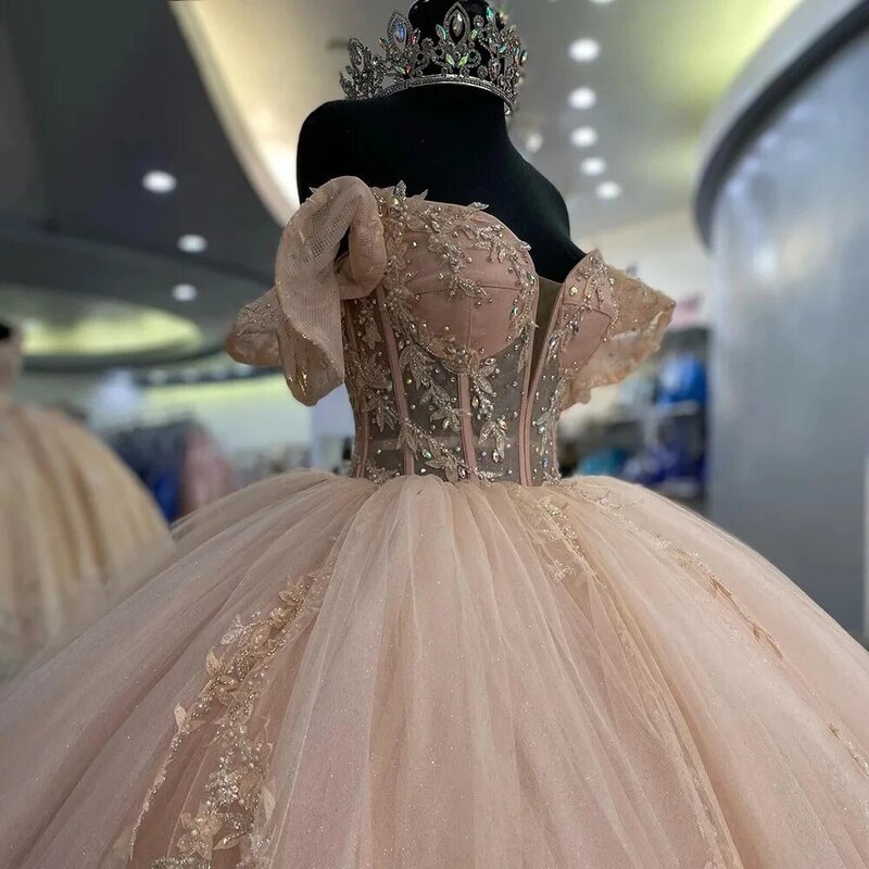 Suknia balowa Quinceanera sukienki dla juniorów z odkrytymi ramionami słodkie 16 sukienki tiulowe koronki z koralikami 15 Quinceañera