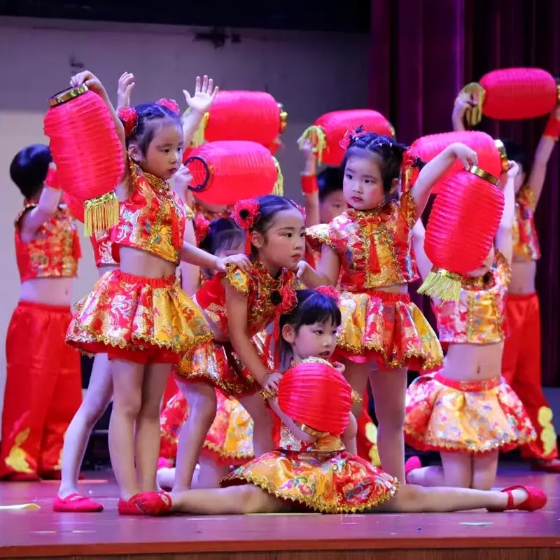 男の子と女の子のための中国の赤いダンスパフォーマンスコスチューム、子供のお祝いヤングコ、ドラムコスチューム、rap、赤