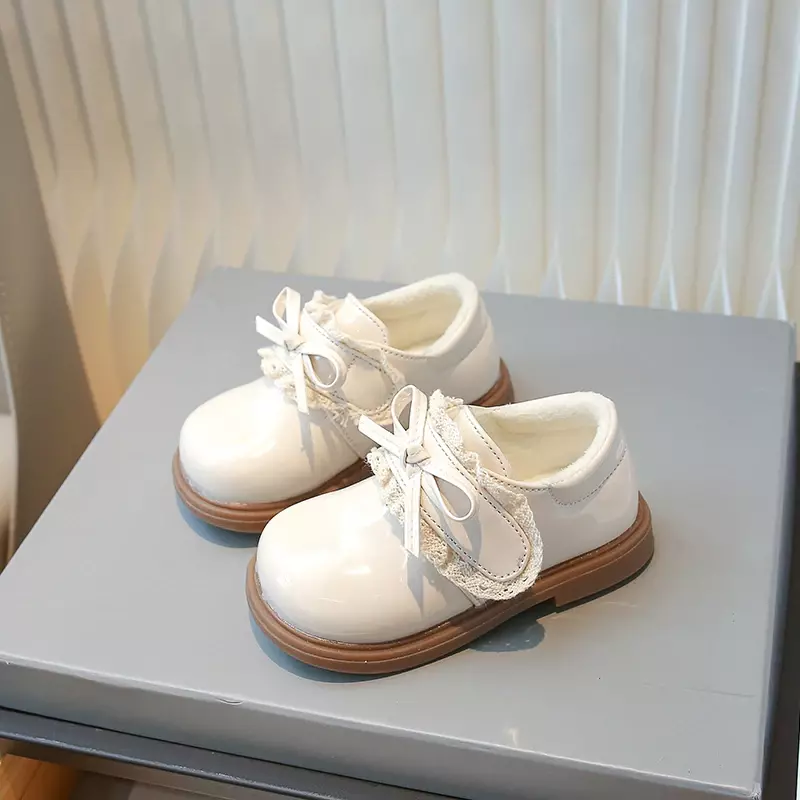 Sapatos de couro com gancho e laço estilo lolita para meninas, mocassins casuais infantis, sapatos de princesa brilhantes bonitos, moda infantil, 2023