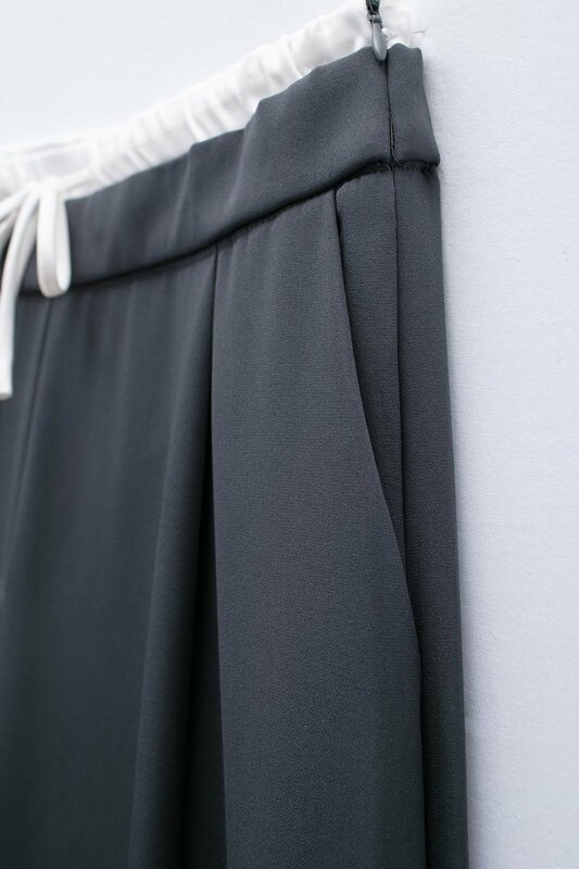 Damen neue Mode Plissee Spleißen Design lose lässige Hose mit weitem Bein Retro elastische Taille Seiten taschen Damen Hosen Mujer