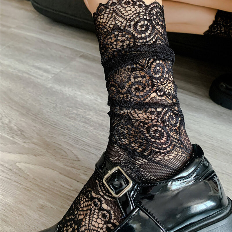 Цветочные сетчатые черные кружевные носки средней длины женские сексуальные ажурные чулки японская Лолита белые носки принцессы очаровательные Чулочные изделия для девочек