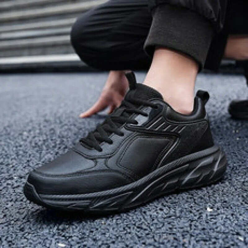 Scarpe da uomo autunnali 2023 New Casual Youth Sports soletta per aumentare l'altezza degli uomini nuove scarpe bianche Clunky Fashion