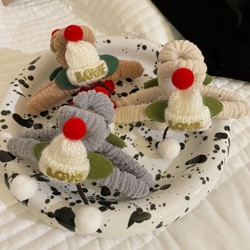Minisombrero de borlas de felpa para mujer, tocado de cereza, pinza de pelo de tiburón, horquilla de Navidad