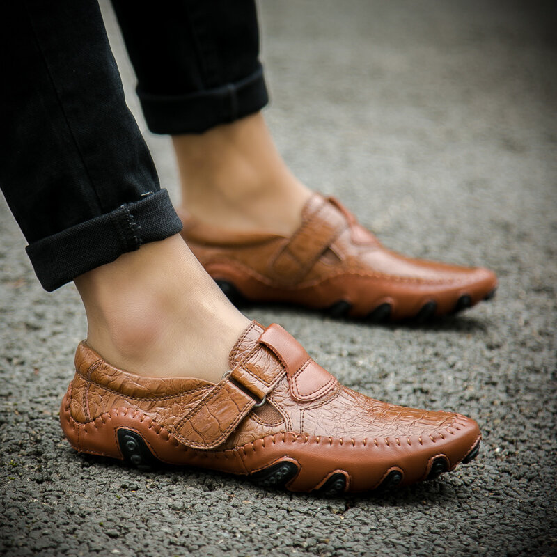 Sepatu kulit asli pria, flat Fashion pria musim panas baru bernapas sepatu Slip on mengemudi sol lembut Non-slip