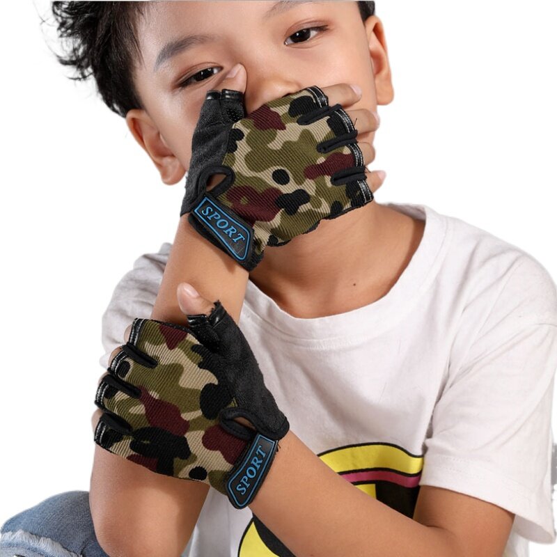 1 Pair Camo Sports Gloves for Children Kids Half Finger Riding Cycling Running Gloves for Boys Girls Outdoor Sports Gloves