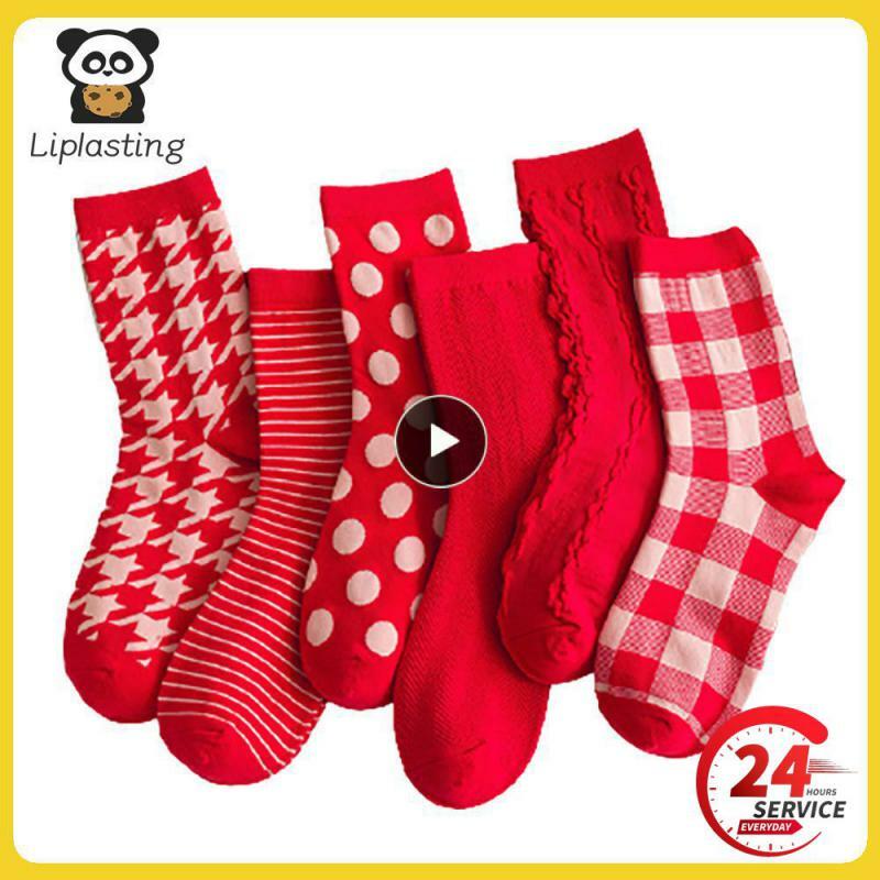 Kaus kaki bergaris kotak-kotak wanita, kaos kaki nyaman Harajuku warna merah Retro panjang musim gugur dan dingin