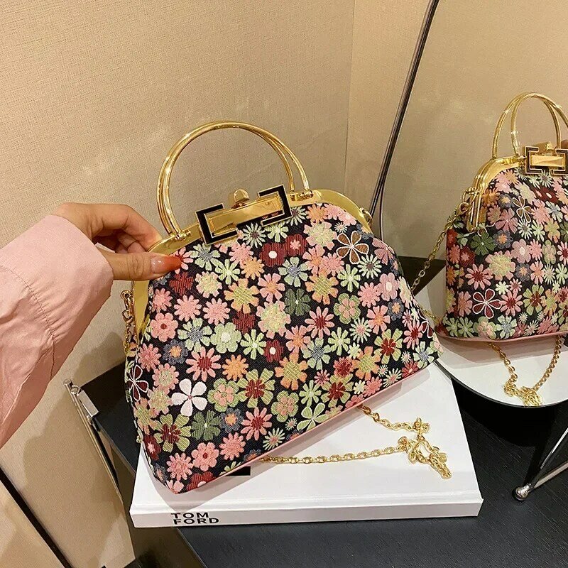 Fresh Embroidered Chain Crossbody Bag Women Flower Pattern Shoulder Bags Fashion Top Handle Lady Lock Shell Clip Small Handbags