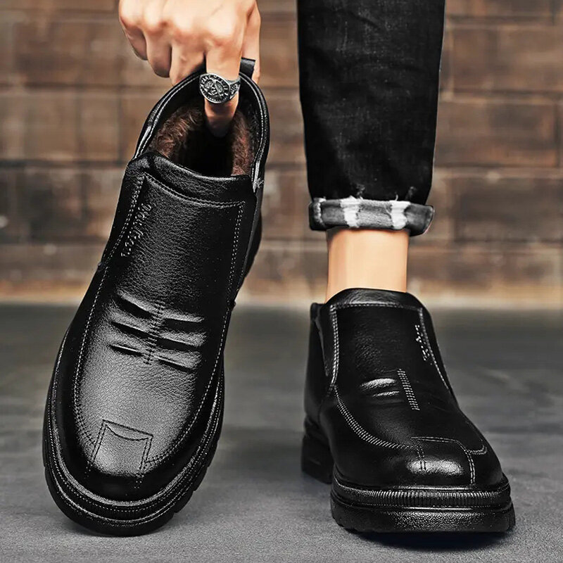 Scarpe Casual nere da uomo invernali più scarpe in cotone caldo a prova di freddo in velluto semplici e comode scarpe in pelle da uomo d'affari durevoli