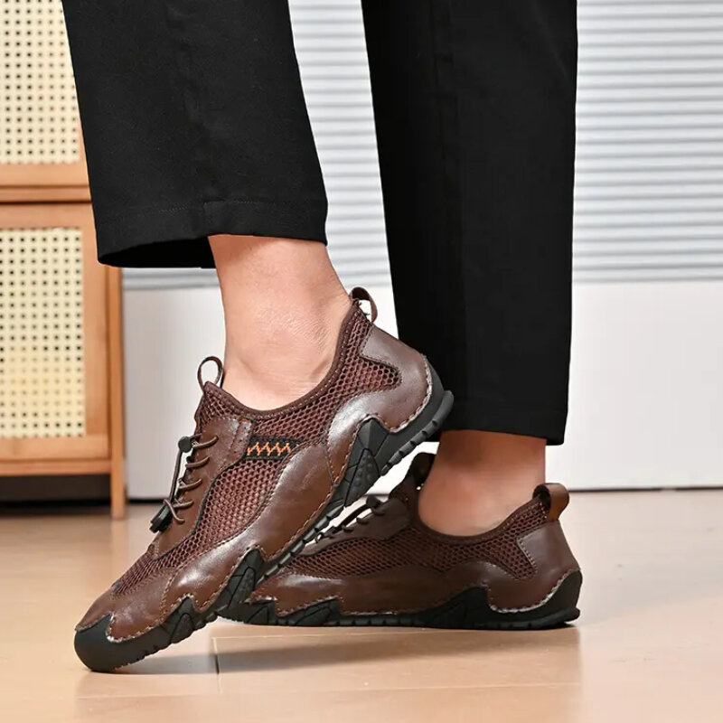 Sepatu slip on jala pria, sneaker bernafas nyaman ringan sol lembut datar Non-Slip berkendara berjalan musim panas