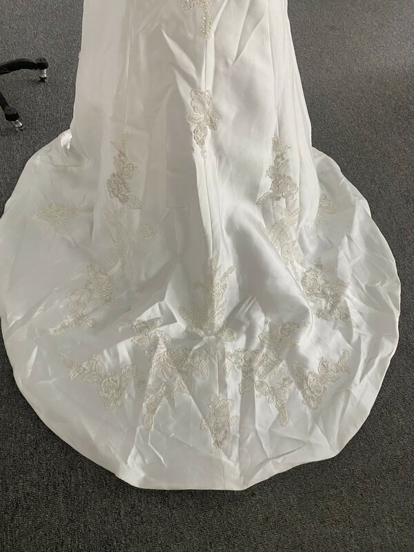 Clover bridal ärmellose A-Linie Sweep Satin Zug kleid billig überbackenen Ausschnitt Ausschnitt zurück Brautkleider für Frauen