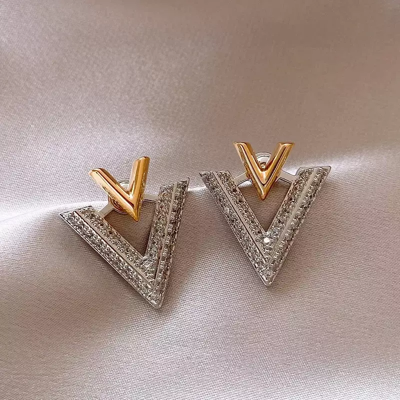 2023 corea nuovo design gioielli di moda 14K placcato oro di lusso zircone lettera V orecchini eleganti accessori per feste da sera da donna