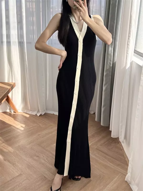 Frauen Rippe gestrickt Midi Kleid Farbe Kontrast V-Ausschnitt Einreiher ärmellose elegante Sommer 2024 Robe
