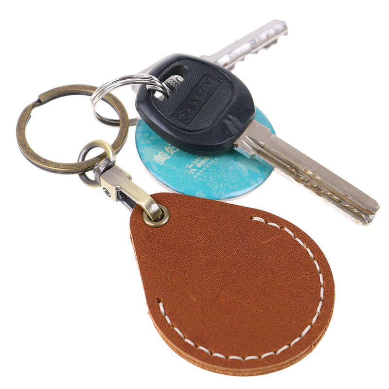 1ชิ้นพวงกุญแจหนัง PU วินเทจป้องกันกรณีล็อคประตูการควบคุมการเข้าถึงแท็กการ์ดกระเป๋าพวงกุญแจแหวนแบบสุ่ม