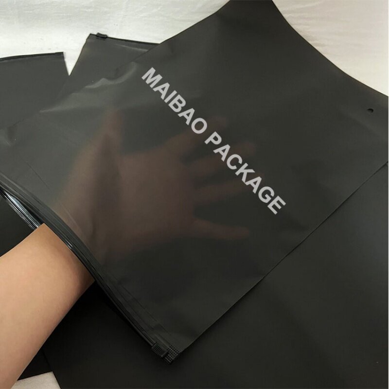 Bolsas de polietileno con cierre de cremallera para ropa negra, bolsa de embalaje con capucha, logotipo personalizado impreso, producto personalizado, gran oferta