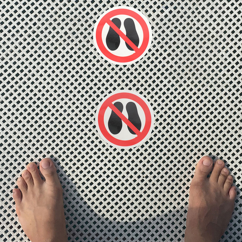Naklejka ostrzegawcza „Nie krok tutaj” Okrągła naklejka „Nie etykiety” ze znakiem krokowym