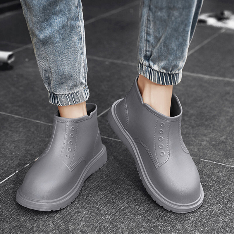 Sepatu Bot Hujan Tahan Air PVC Santai Luar Ruangan Gaya Yang Sama untuk Pria Wanita Baru Sepatu Karet Antiselip Sepatu Bot Tebal Ukuran Besar