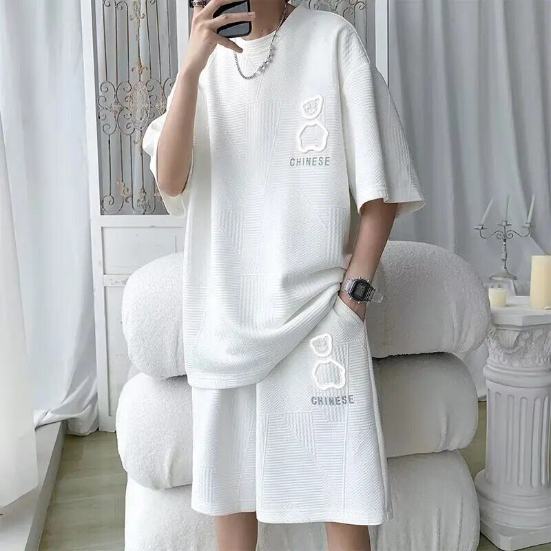 Traje deportivo grande 6XL para hombre, camiseta Coreana de moda, pantalones cortos, conjunto de dos piezas, cuello Retro, ropa de diseñador