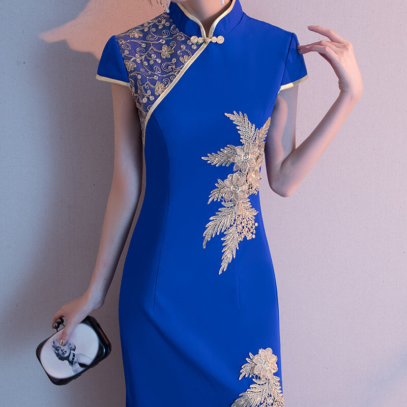 فستان نسائي صيني ربيعي مثير بخصر مطرز بأكمام قصيرة من القطيفة وقبة اليوسفي عالي الانقسام باللون الذهبي المخملي