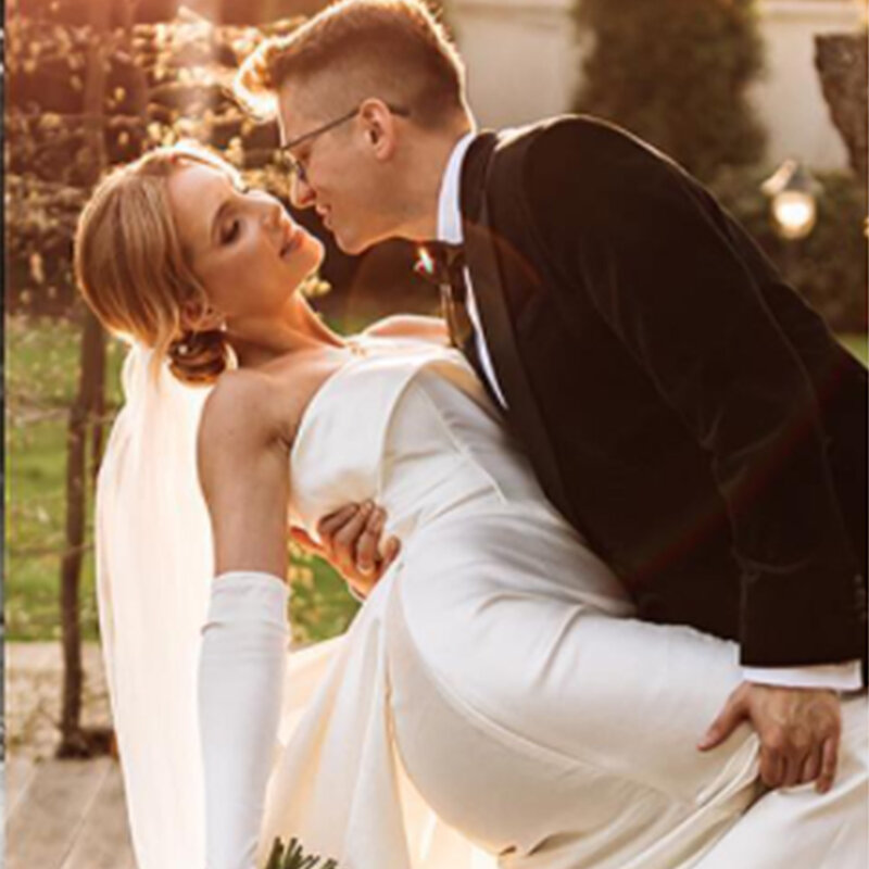 아름다운 A 라인 얼룩 웨딩 드레스, 스트랩리스 오프 숄더 신부 가운, 큰 활 백리스 민소매, 심플한 바닥 길이
